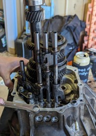 Rebuilding the gearbox in my JB43 Suzuki Jimny.